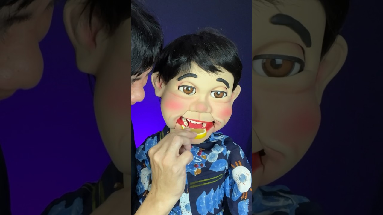 Boneka jilat jeruk lemon gimana reaksinya, ya?  #CumaKamuYangBisa #ngeshortsbareng #ngeshortsdulu