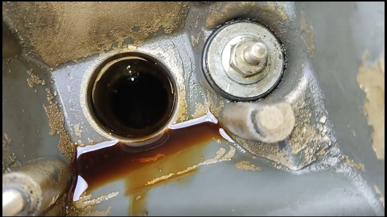 Масло в свечном колодце, замена прокладки крышки головки BMW  E34  M50
