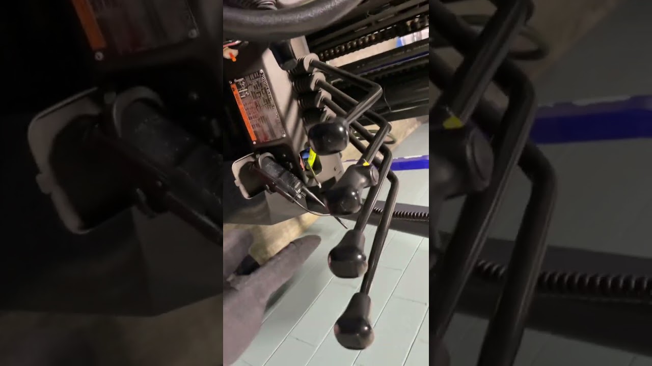 Cómo operar un montacargas de 4 uñas part 1.   #forklift #forkliftoperator #operadordemontacargas