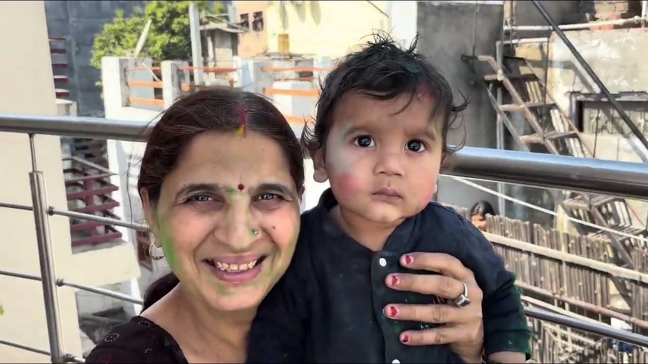 Baccho wali holi sabse best ♥️🫟🌈 #familyholi #family #kidsfun #rangbarsemoodfullonfun 
