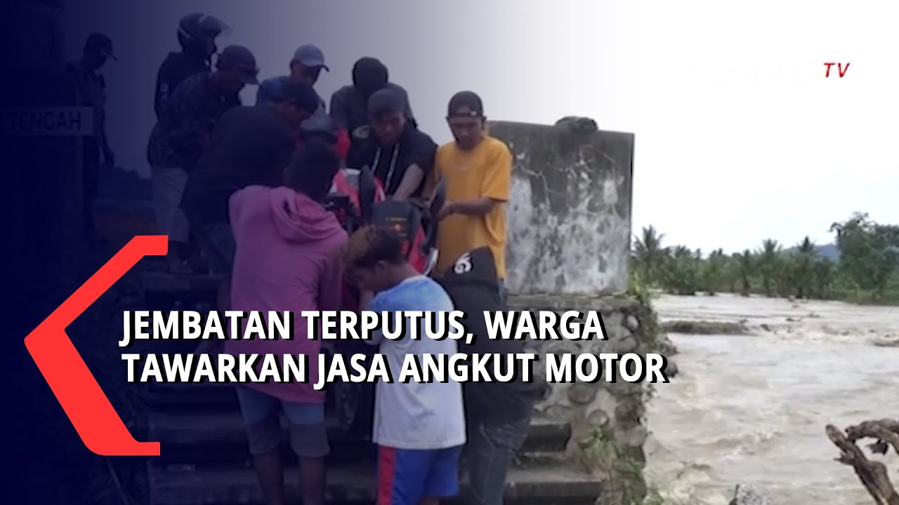 Jembatan Terputus, Warga Tawarkan Jasa Angkut Motor