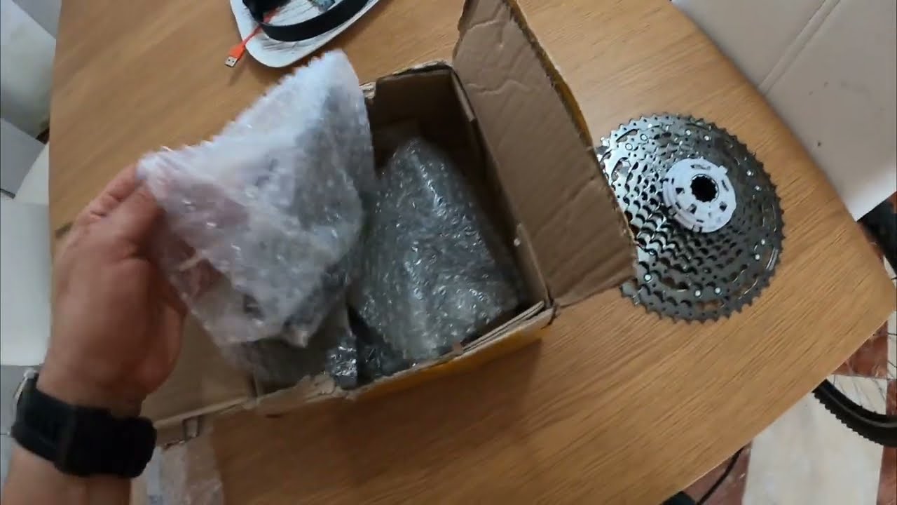 2 NUEVO JUEGO DE TRANSMISION SHIMANO CUES + ROSCADO DEL BUJE