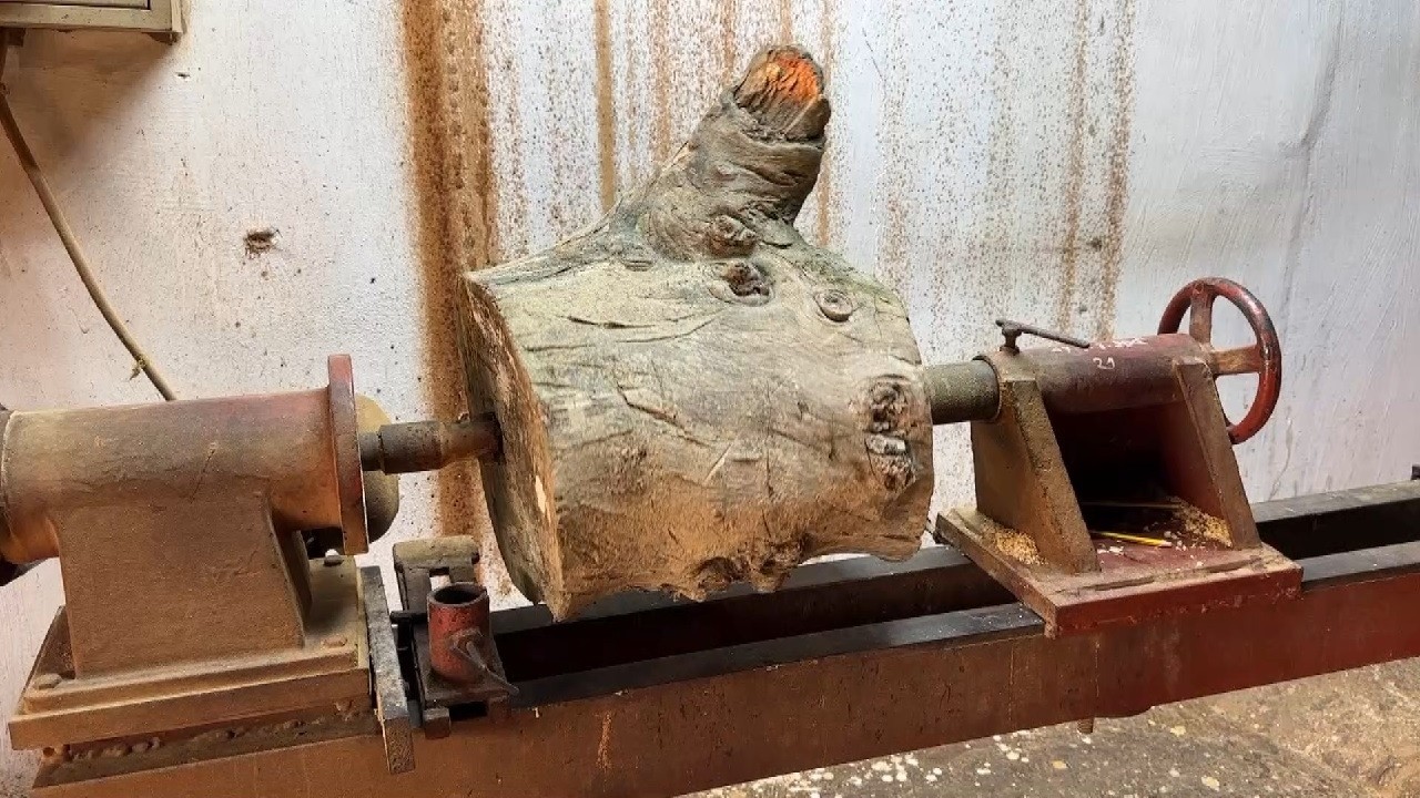 From Raw Logs to Processed art | Unveiling the Stunning Yellow Color of Jackfruit Wood