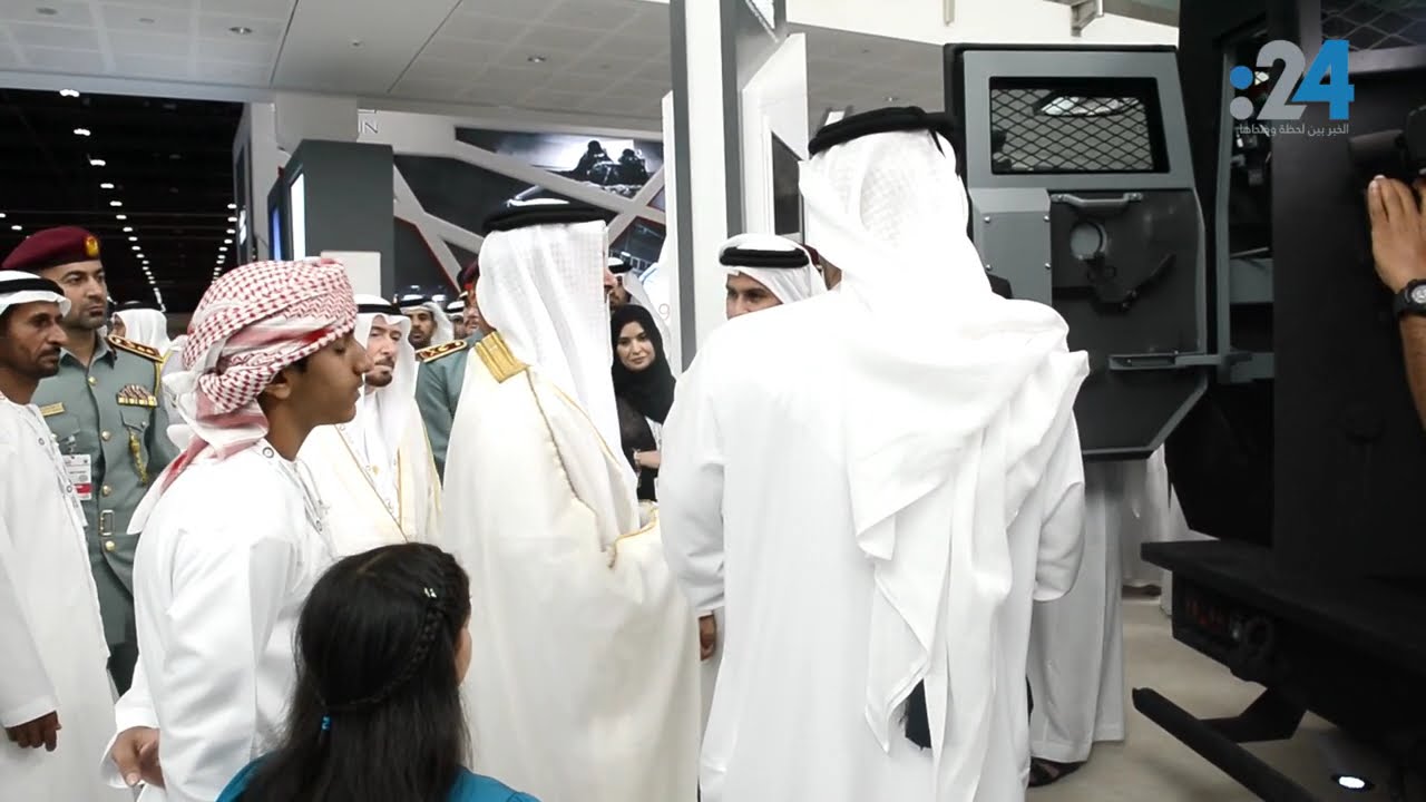الشيخ سيف بن زايد مع أبناء الشهيد طارق الشحي في آيسنار