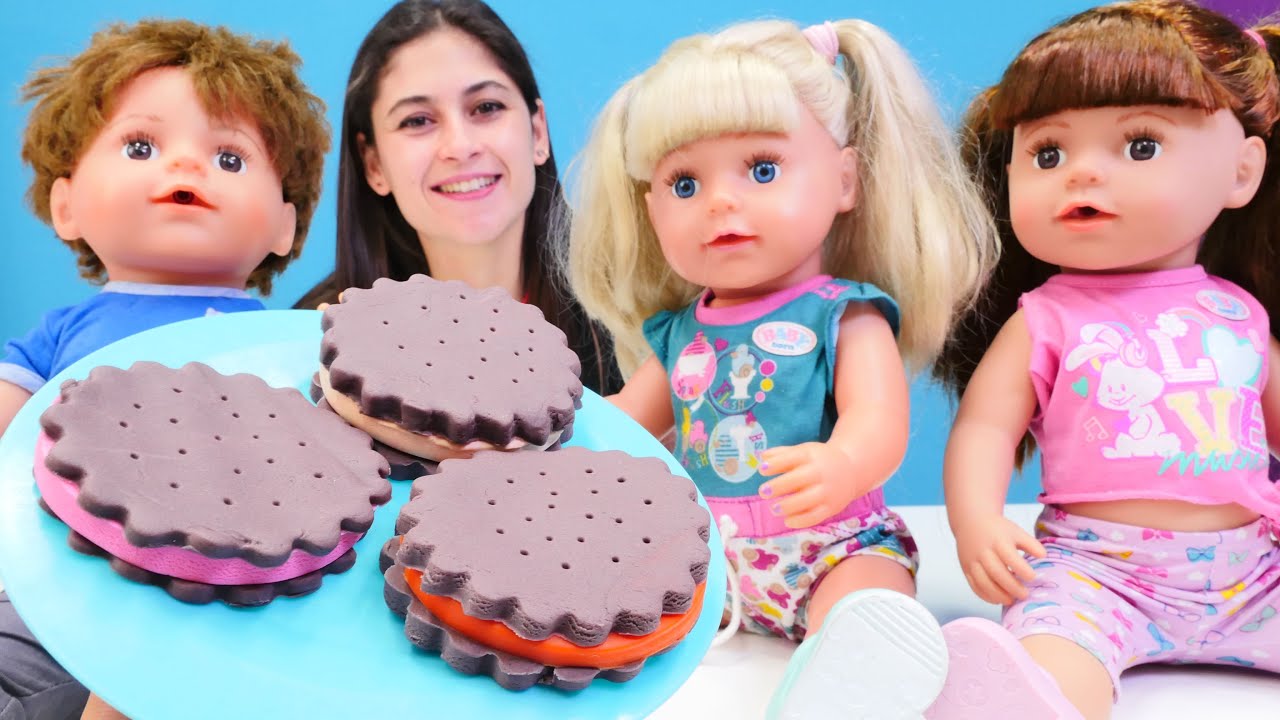 Kız oyunları. Baby Born oyuncak bebekler ile yemek yapalım. Play Doh oyun hamuru