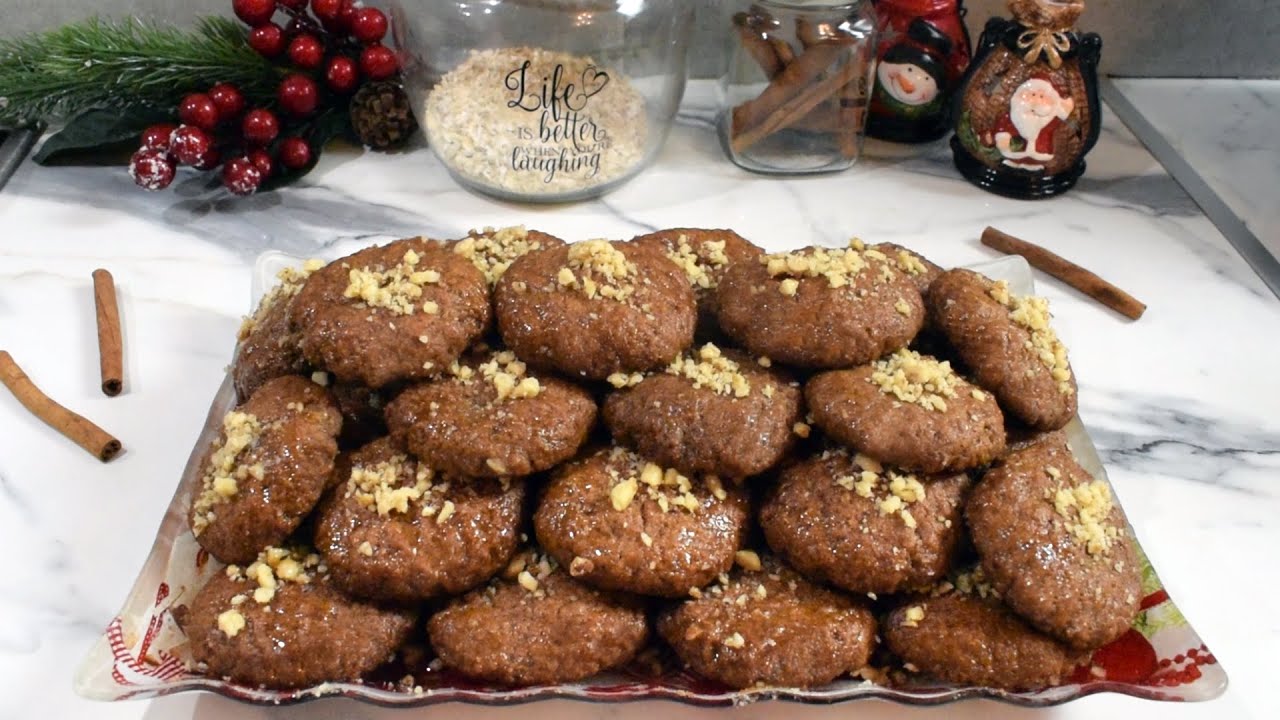 Grčki božićni medeni kolači preliveni sirupom - Melomakarona