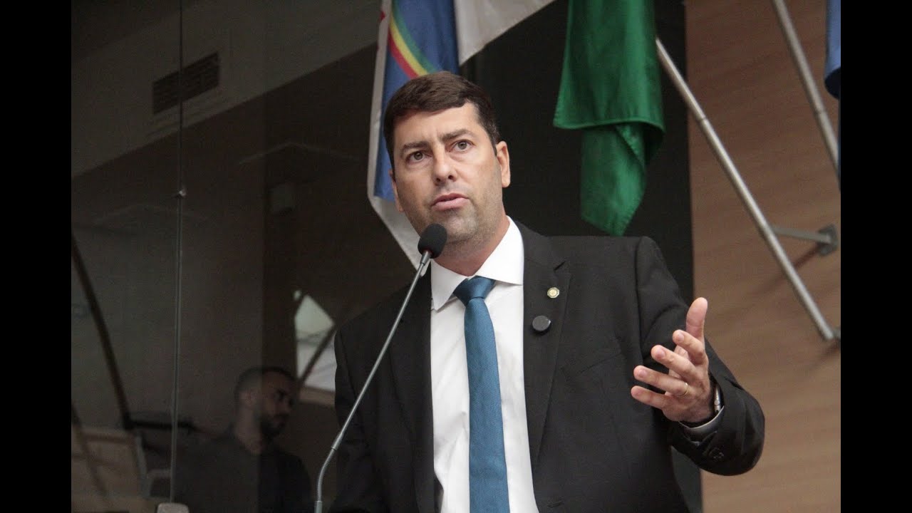 Samuel Salazar se posiciona contra abertura de processo de impeachment do prefeito João Campos