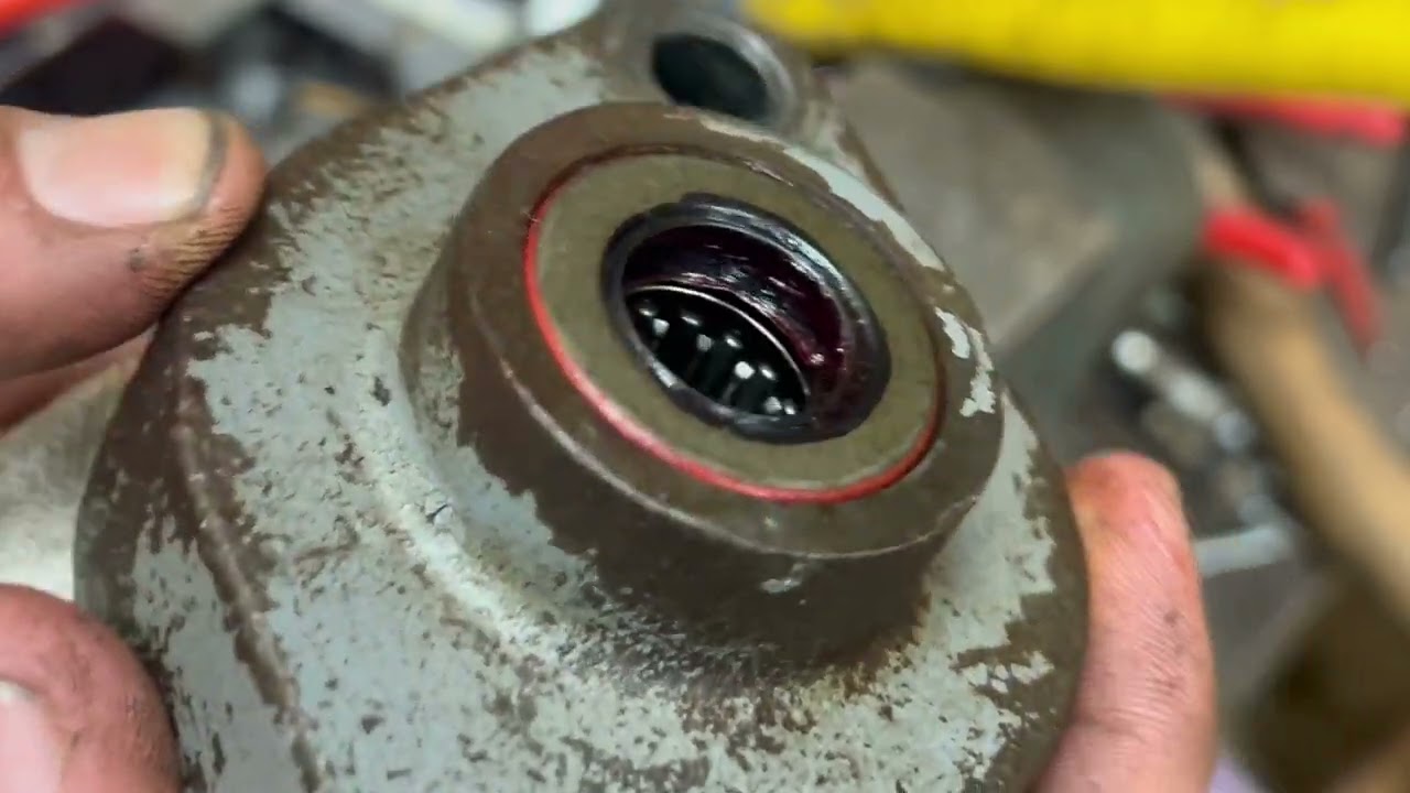 John Deere 332, 330, 322 Transmission Input Shaft Seal Replacement