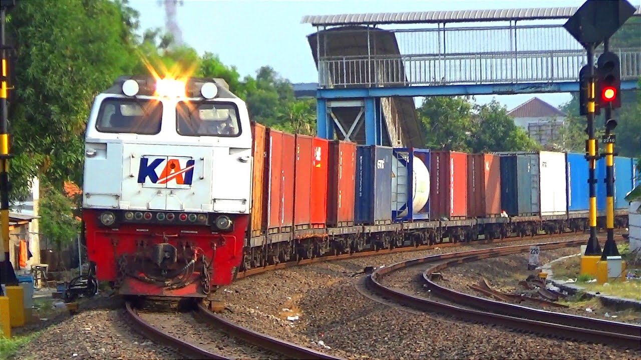 SEPUR KONTAINER !!! NONTON KERETA API SORE DI DEKAT STASIUN CIREBON