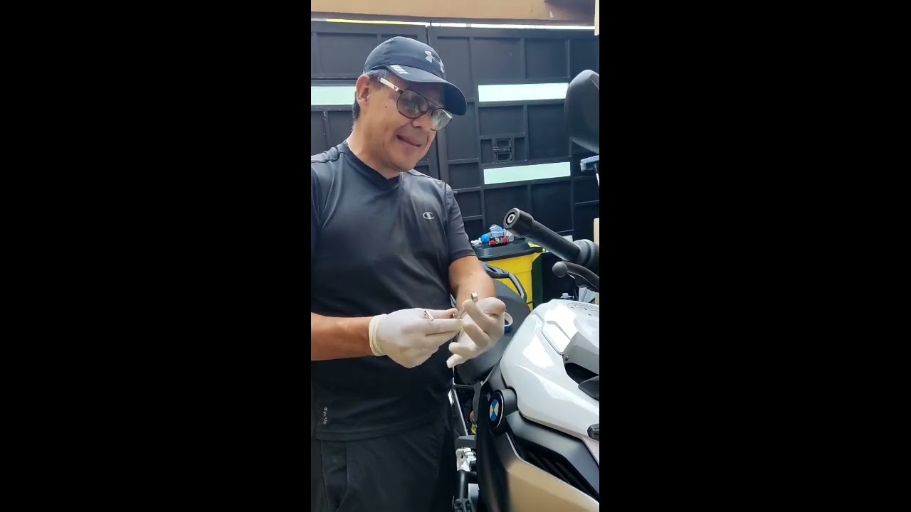Instalación de protector de faros en BMW 850 GS 2023.