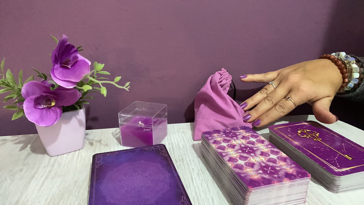 Aklımdaki kişiyle Bizden ne olur ? Geleceğimiz var mı? Tarot Açılımı 💜💜💜💜 