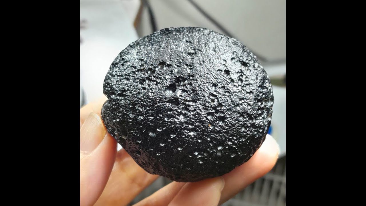Tectita Negra / Black Tektite 96 Gramos Origen Indochinita