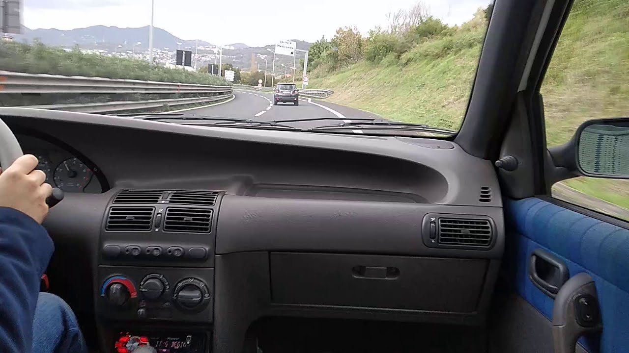 Fiat Punto 55 driving