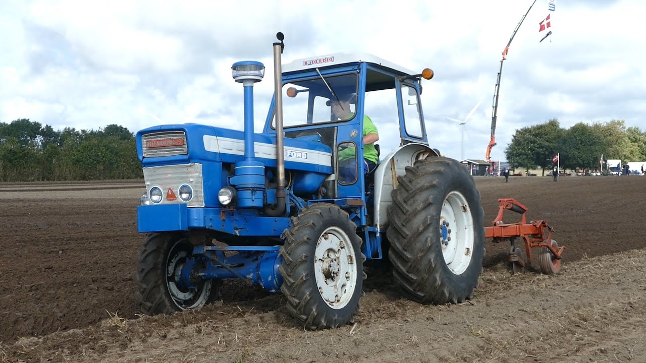 Ford Roadless Ploughmaster 4WD in the field ploughing w/ 3-furrow plough | DK Agriculture