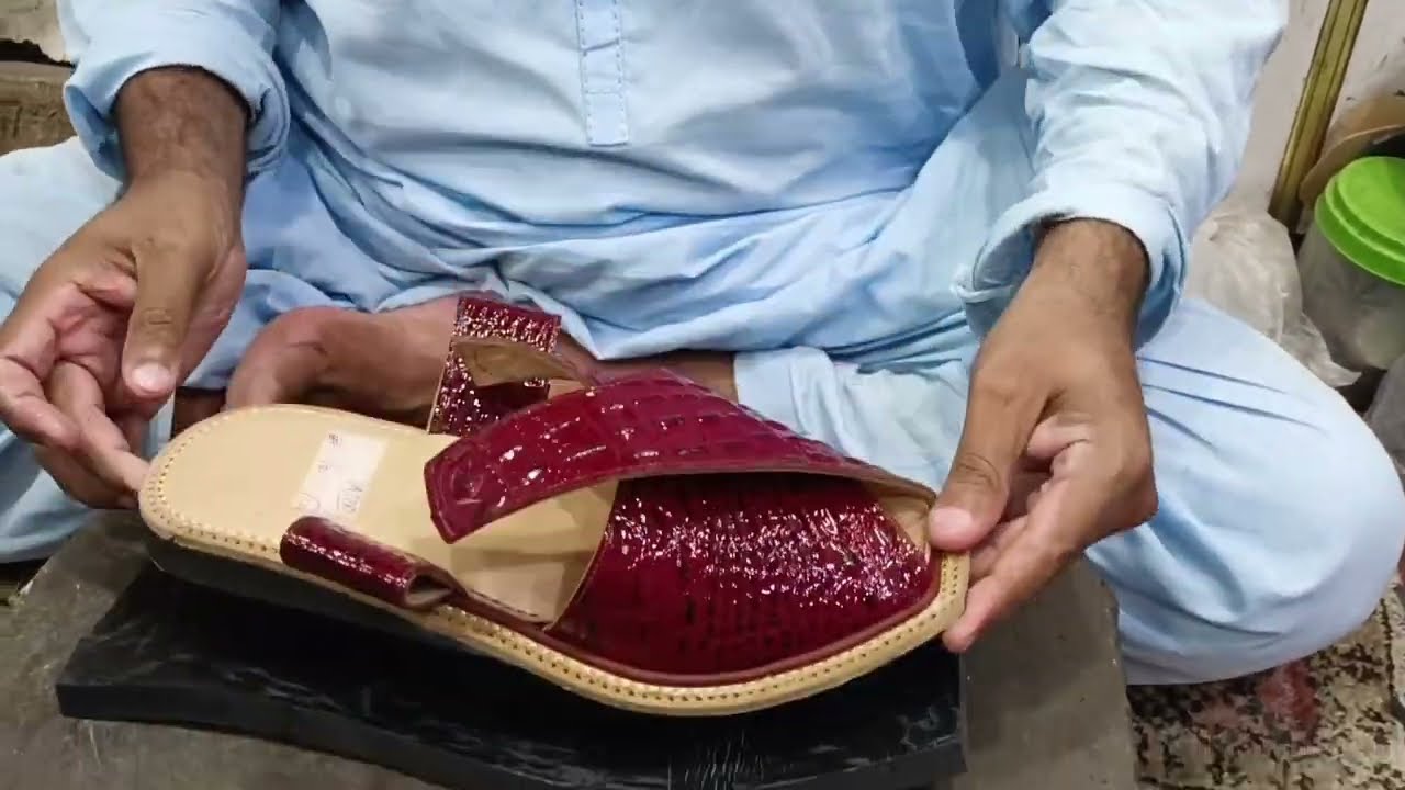 How To make Peshawari Chappal 🤩 🤩👌.. #leathercraft #peshawarichappal #handmade #youtube #viral