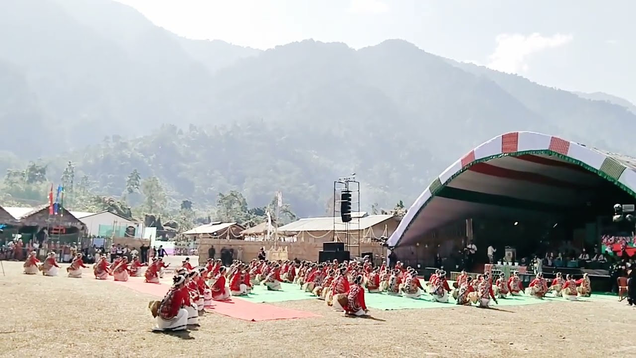 Mega dance performed by Aka womens at closing ceremony of Sarok festival Bana on 15/01/26