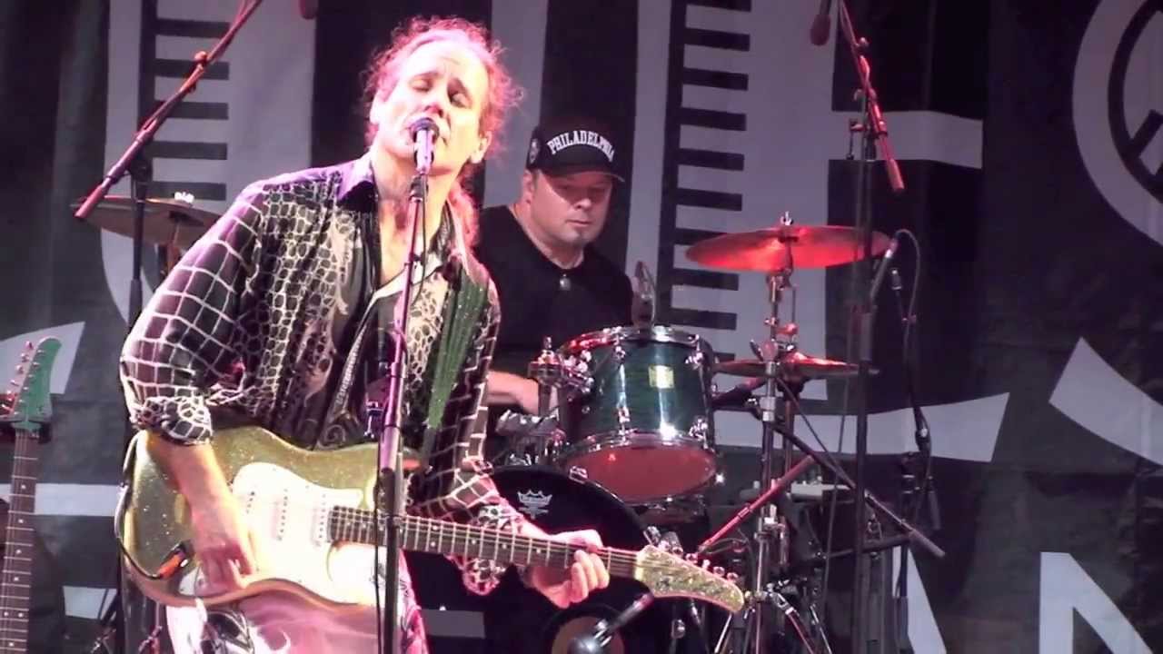 Chris Duarte Band THE HOUSE IS ROCKING Tremblant Blues Festival 2013