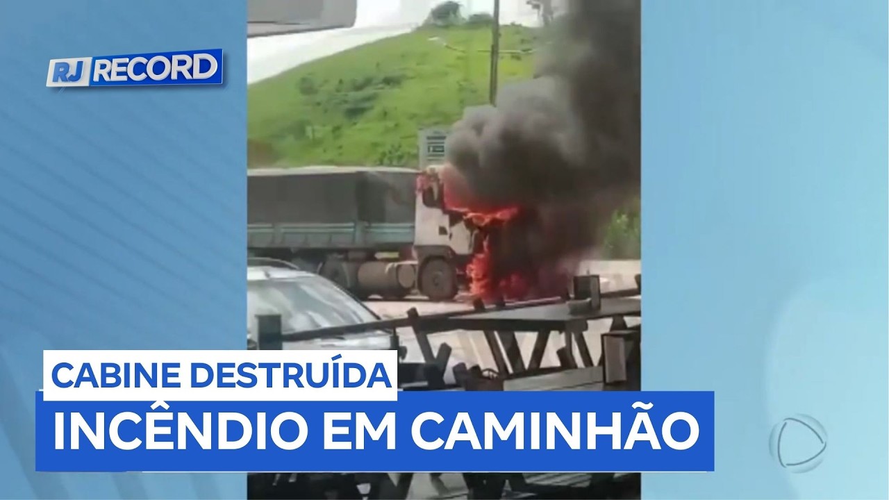 Caminhão de grãos pega fogo em pátio de posto de combustíveis na BR-356