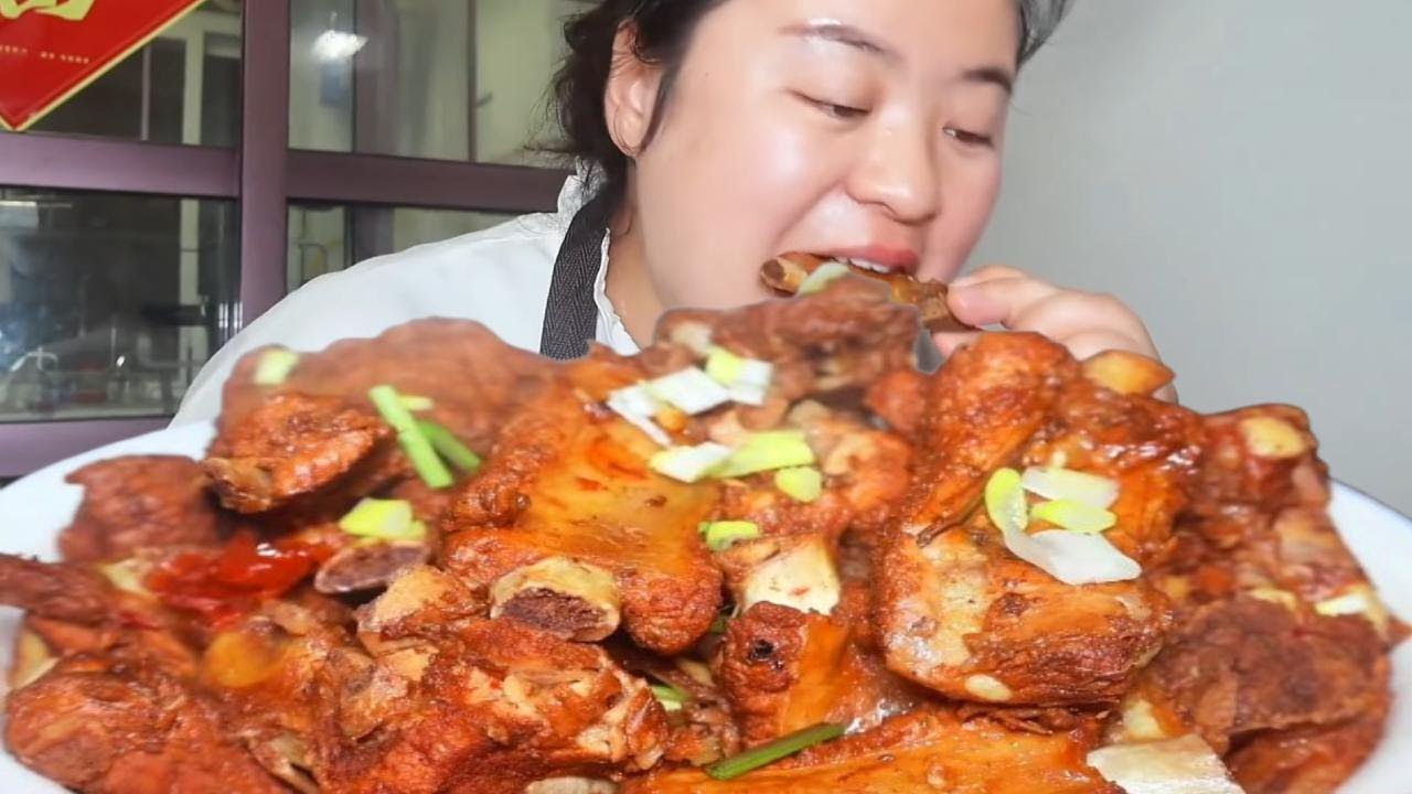 这锅家常炖排骨配大烩菜香迷糊了，满屋都是幸福香！馋到流口水！#我的乡村生活 #陕北美食