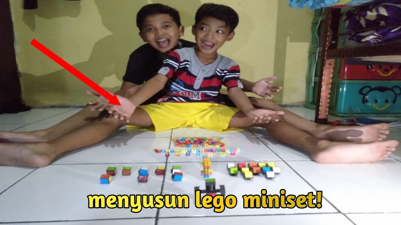 Menyusun 200+ lego minishet