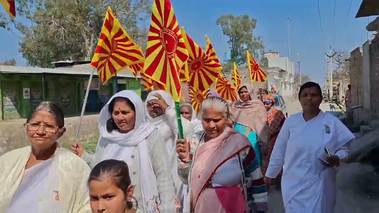 ब्रह्मा कुमारी सेवा केंद्र की ओर से कछला में शिव रात्रि की उपलक्ष्य में रैली निकाली गई उसकी एक झलक