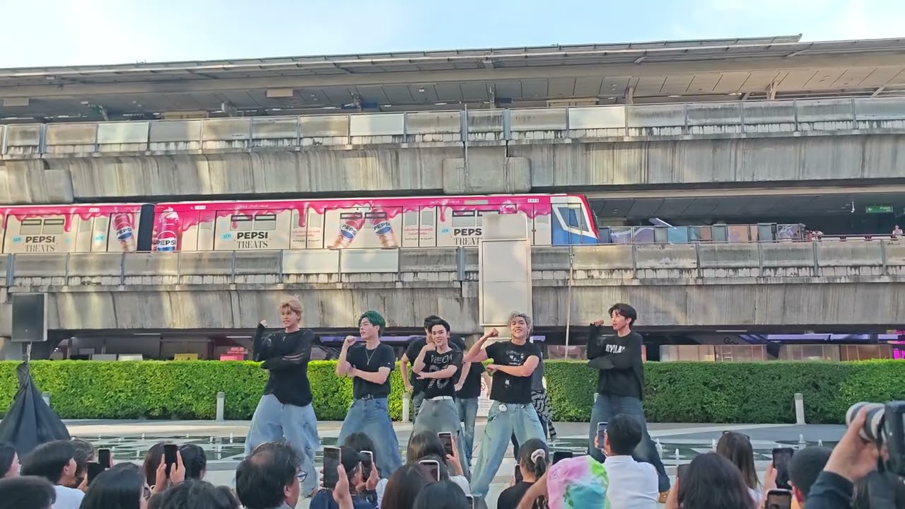 Le7el : ดื้อ (Cheeky) @ SNS X Le7el Busking - Siam Paragon【4K 60FPS】