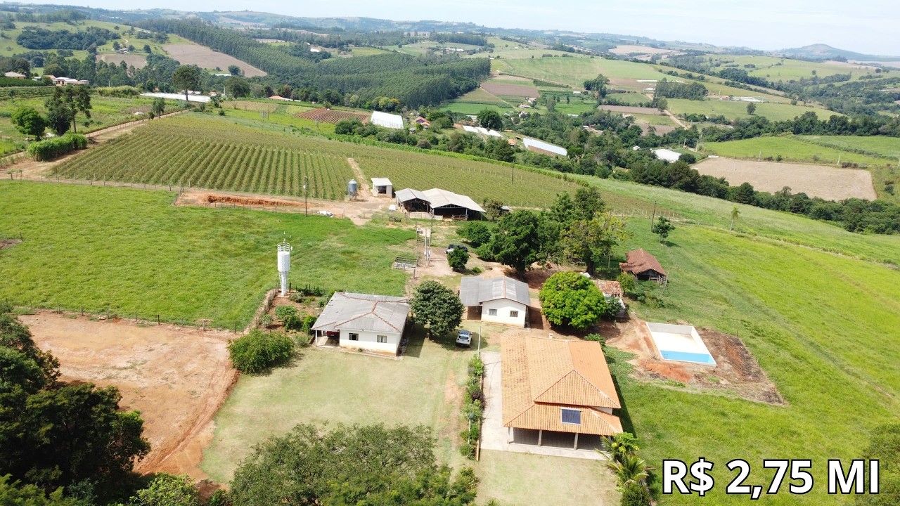 SÍTIO ESTRUTURADO PORTEIRA FECHADA 3 CASAS GALPÃO LAVOURA E ÁGUA BOA R$ 2,75 MI-Código:2511
