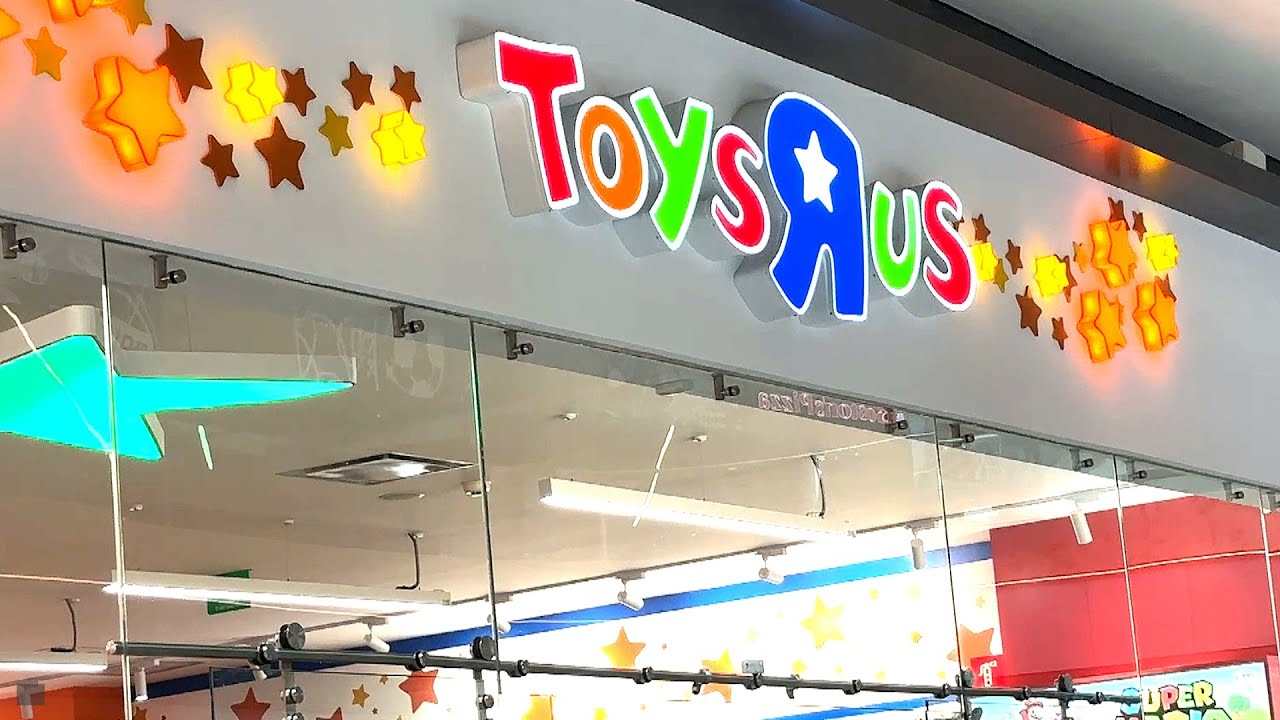Walking Through an OPEN Toys “R” Us in 2025! Full Store Tour + Giant LEGO Elsa (Frozen)