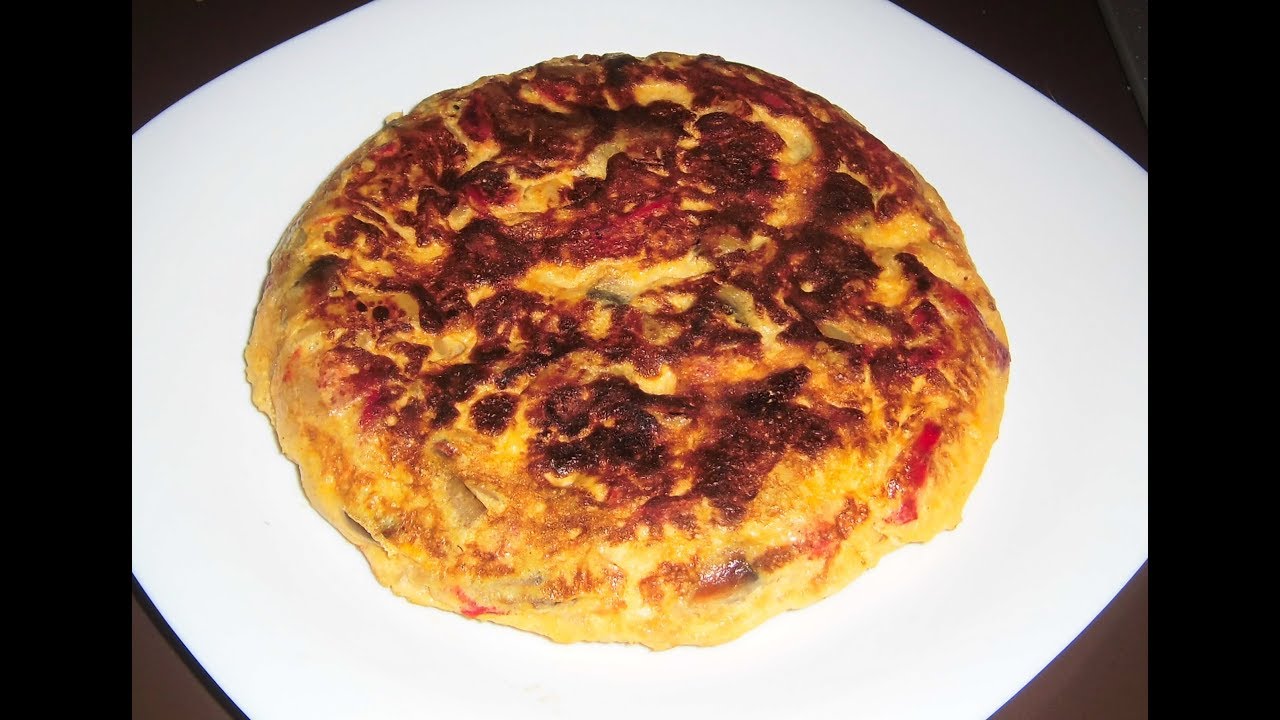 Tortilla de pimiento rojo  con champiñones y cebolla