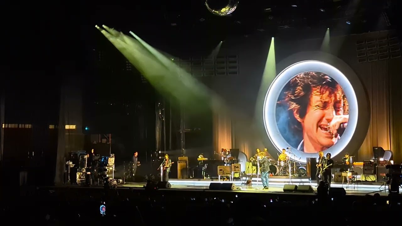 Arctic Monkeys - Do Me A Favour (Live in Toronto)