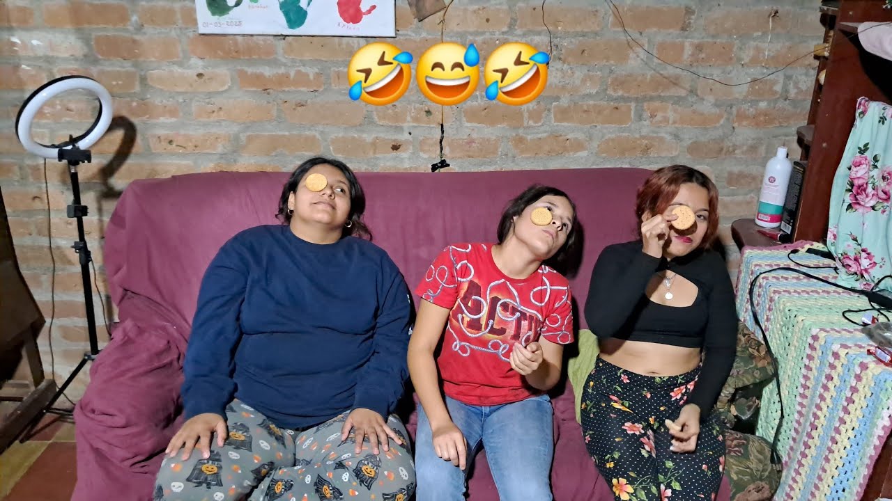 Las chicas🤣 hicieron un 🤣juego de la galleta y esta gracioso 🤣😅🇸🇻