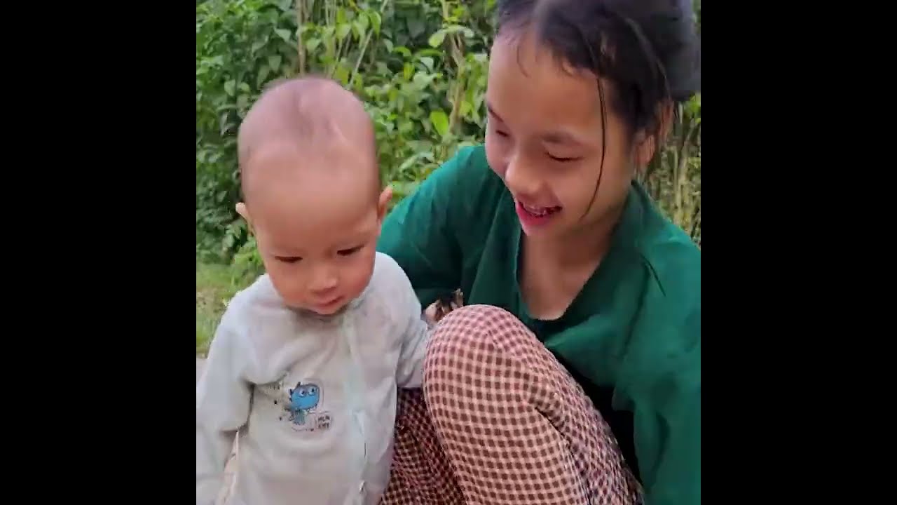Single Mother with Her Baby | Harvesting and Selling Grapefruits