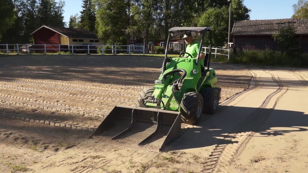 Avant Articulated Mini Loaders - Levelling Bucket