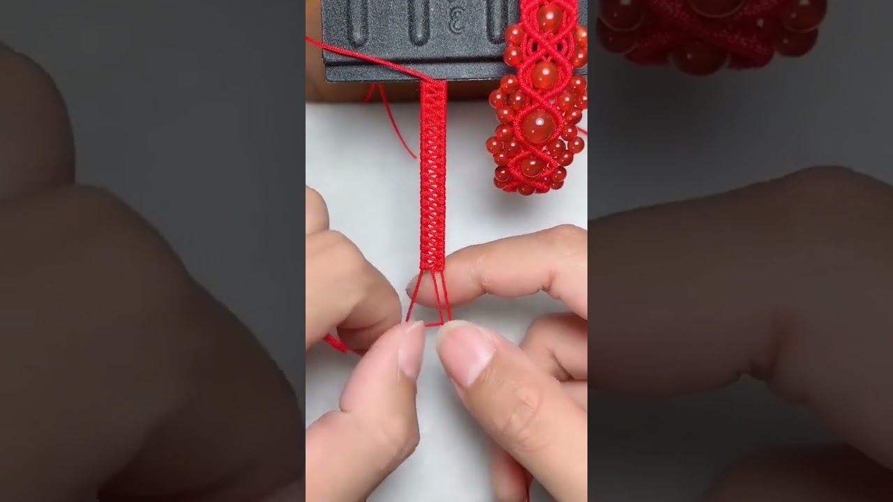 Tutorial 👆C&oacute;mo hacer una pulsera de hilo chino ajustable roja #hilo #pulseras #tejido #rojo