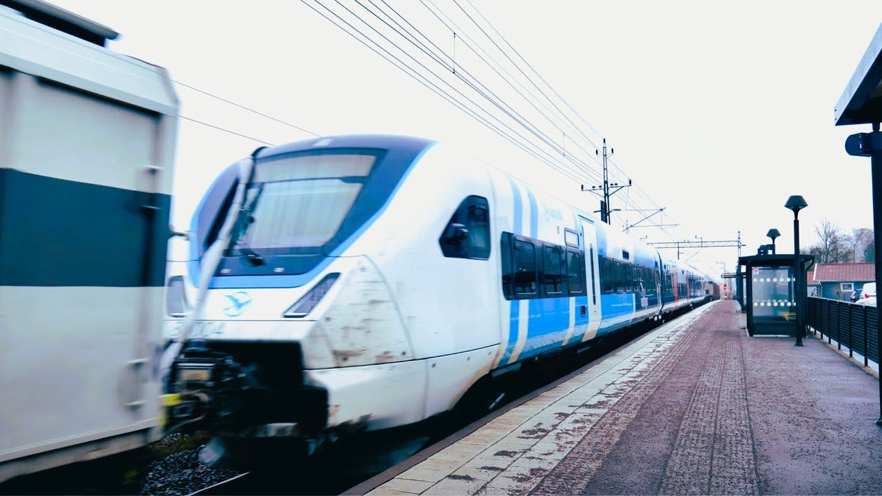 Tåg i Kållered på Västkustbanan