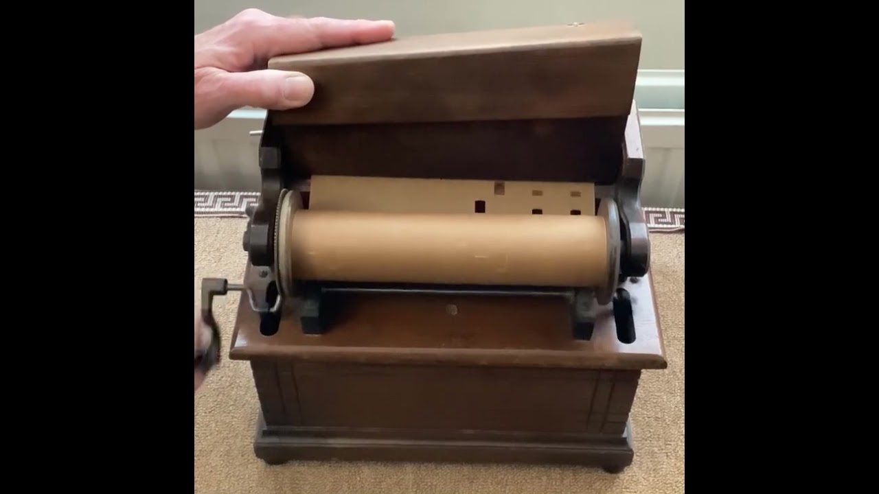 Clariona 14 note Organette made in USA c.1890 plays a Gilbert & Sullivan selection of 3 tunes