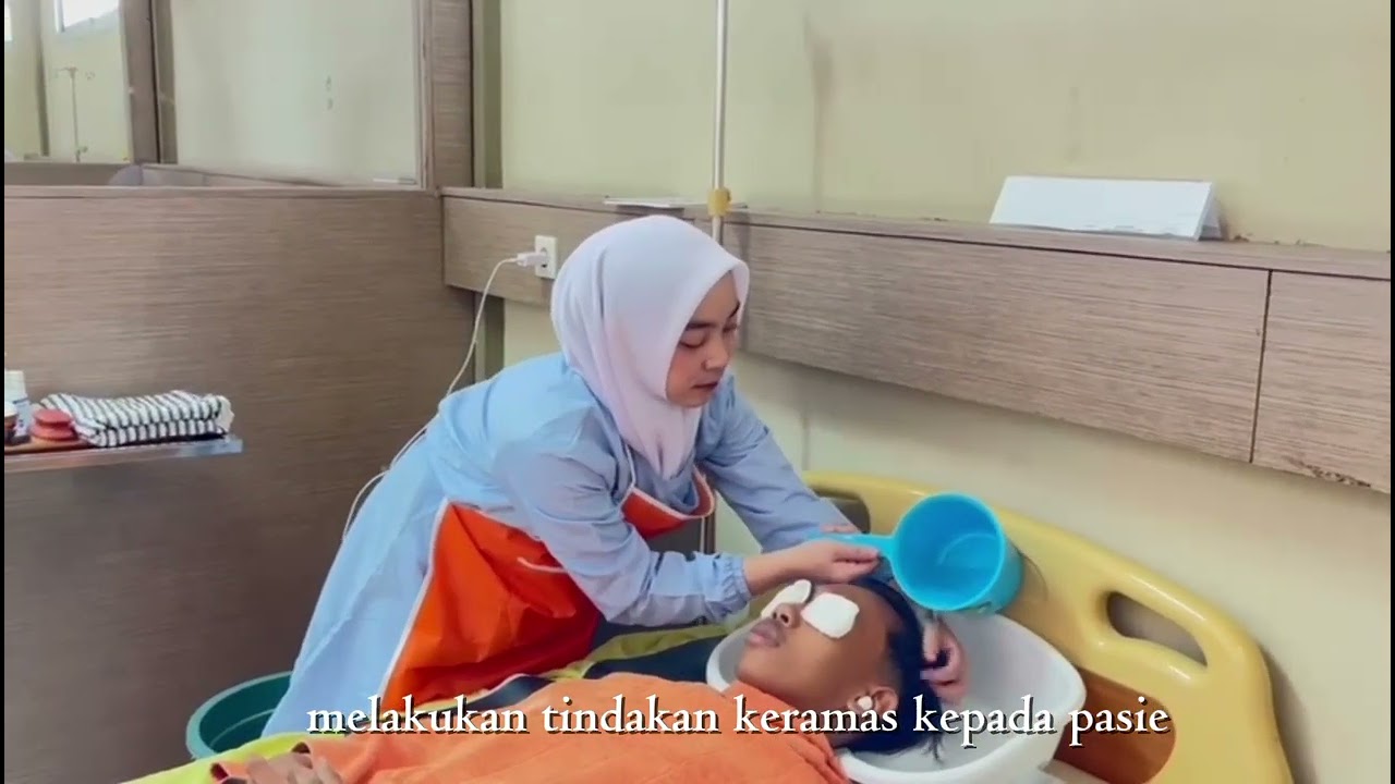 Ujian Lab PKDM, Mencuci rambut pasien di tempat tidur (keramas), Oleh Kelompok 5
