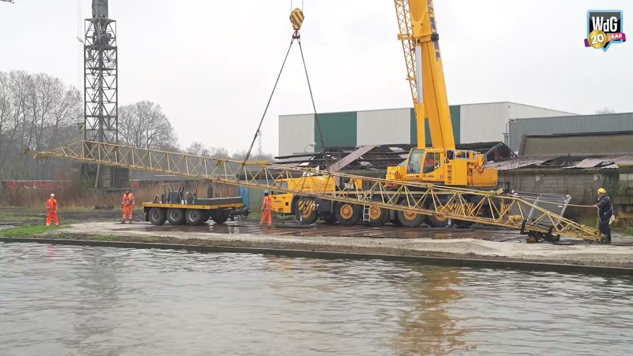 Demontage torenkraan oude scheepswerf Weert
