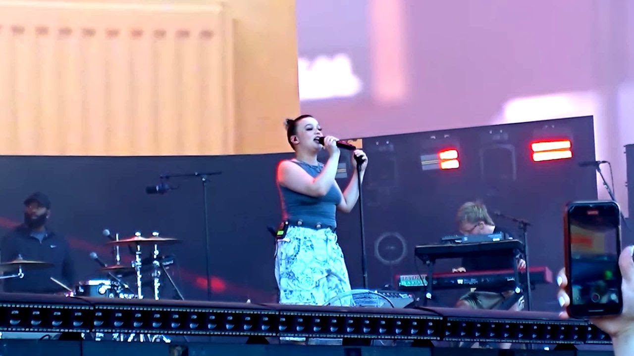 Lola Young - One Thing - Live at Flow Festival, Helsinki, Aug. 10, 2025