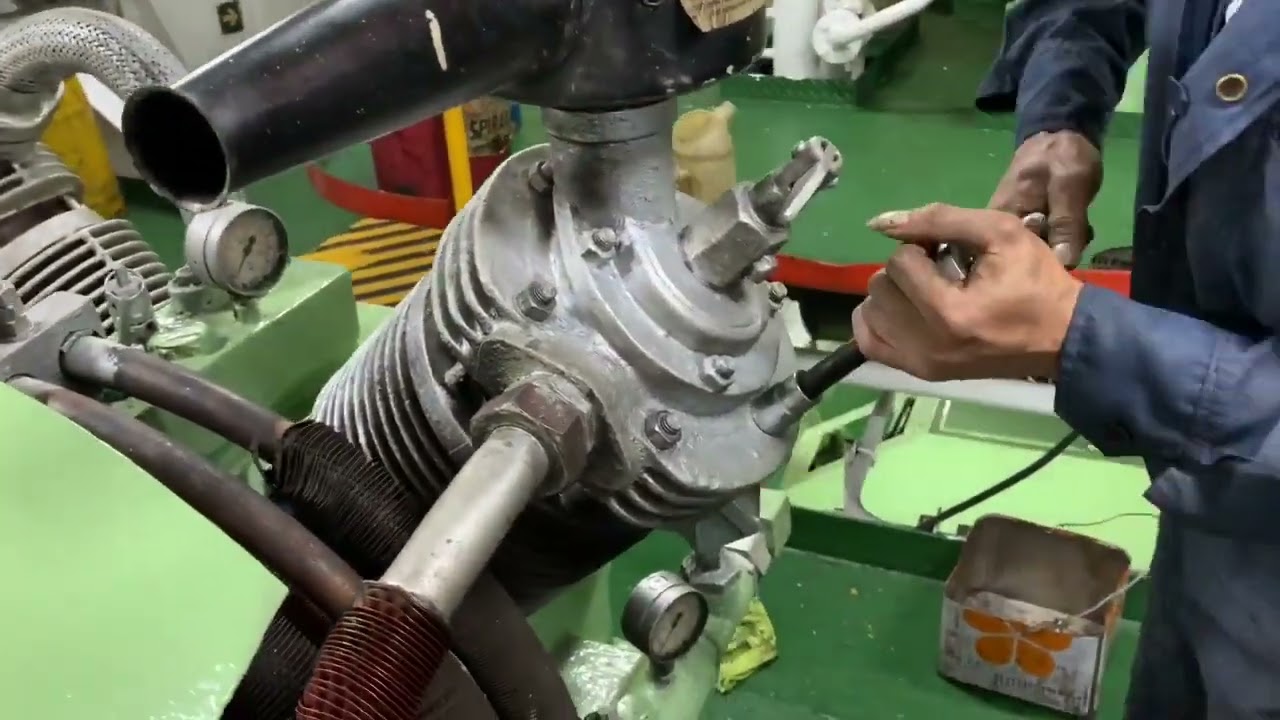 Perawatan Pada Compressor Angin Sparre type HL2 140 Di Atas Kapal