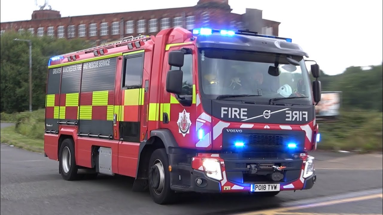 [RESERVE] LIFE-RISK Greater Manchester Fire & Rescue Service TRU G39R2 + G39R4 (Ashton) turning out.
