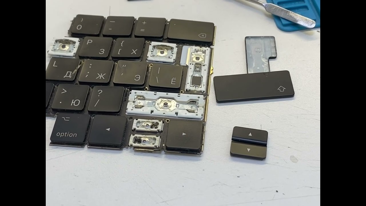 Как снимать сложные кнопки на клавиатуре типа бабочка. Начиная с MacBook Pro 2016, 2017, 2018 года.