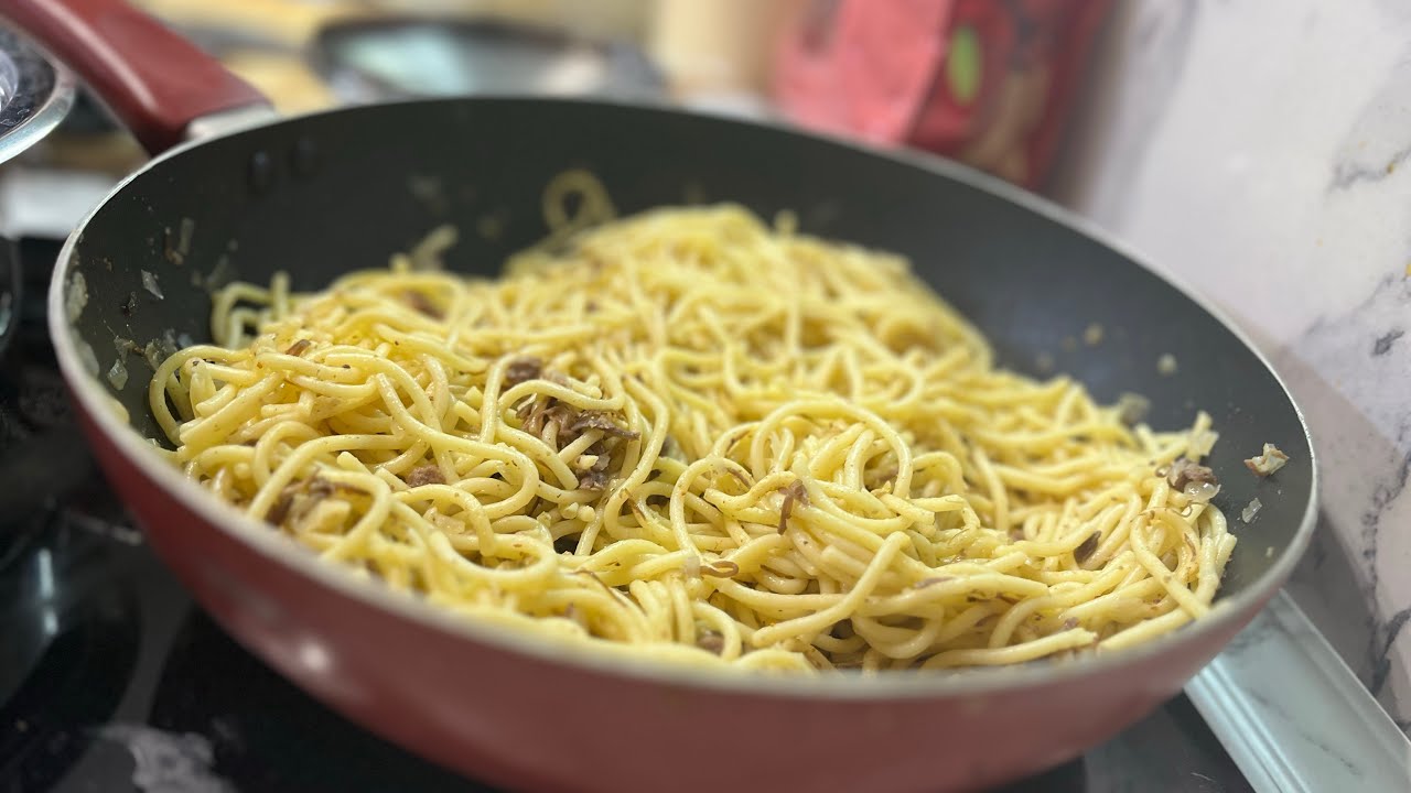 Легенда готовит еду 🌭🍜🍼