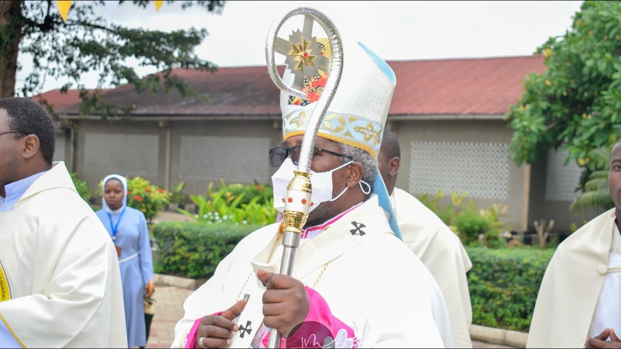 Sr. Imanuela Akimkaribisha Askofu Mkuu kwa Adhimisho la Misa | Nadhiri za Daima na Jubilei Miaka 25