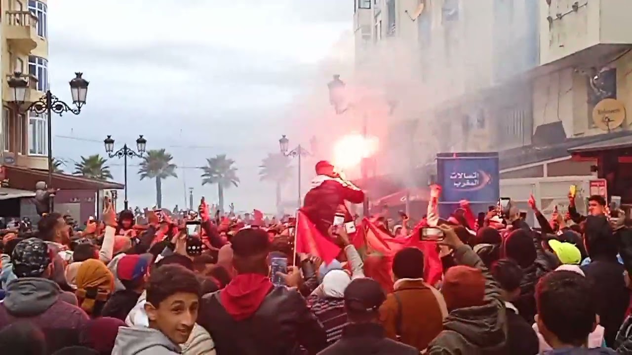 هنيئا للجميع الشعب المغربي قاطبتاً من العرائش تصوير فيديو والد لحي شعبي