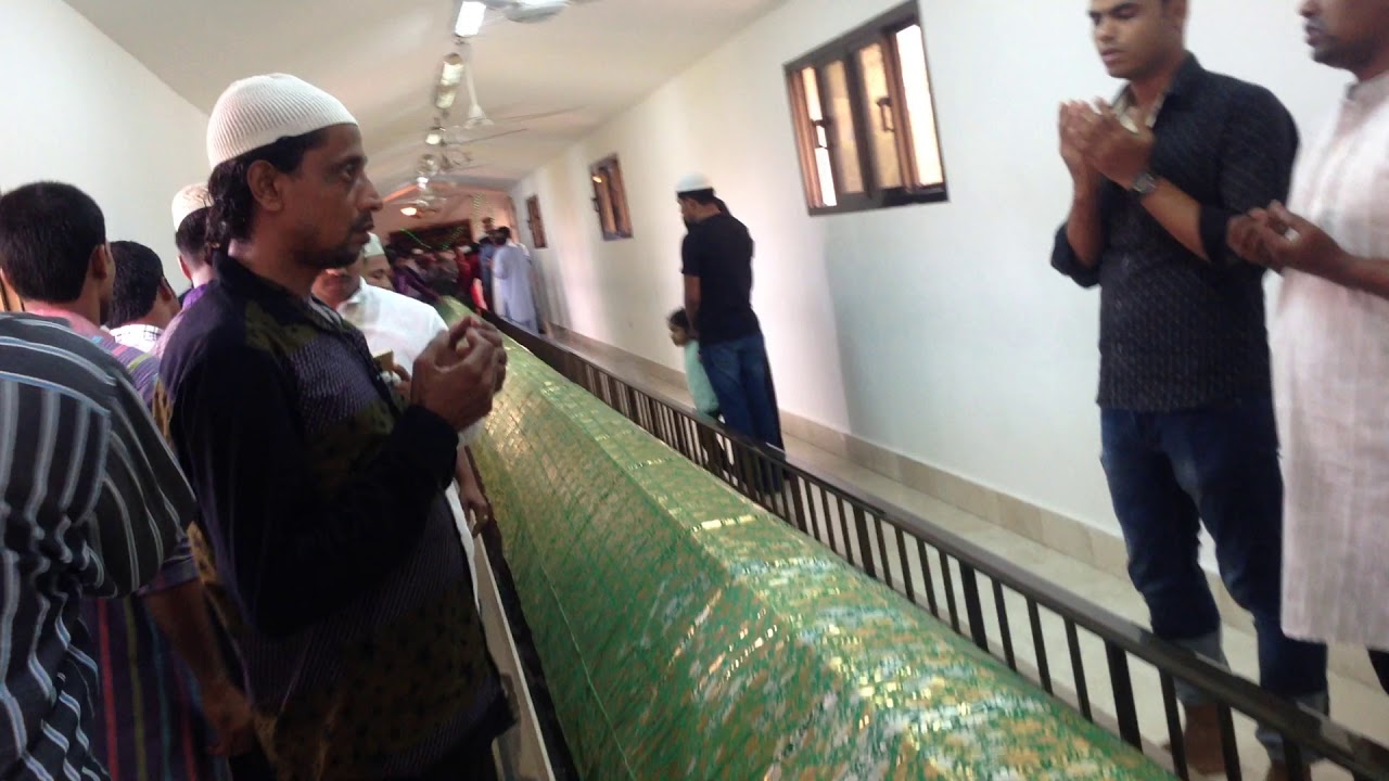 Longest grave in the world - Prophet Imran's tomb in Salalah