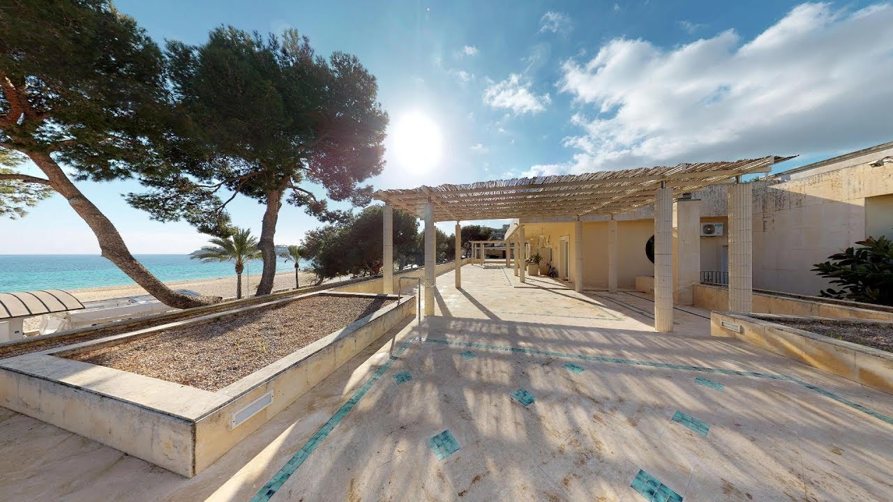 Phenomenal !! 5.5 million euro - Beach & seaside mansion for sale in Palma Nova, south west Mallorca