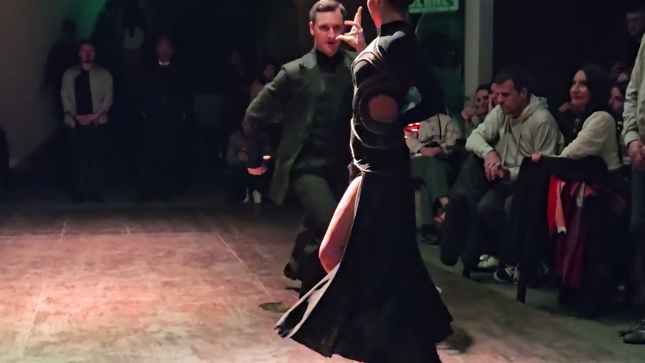 Artem Luchin y Polina Luchina at Juernes milonga (1 of 2)