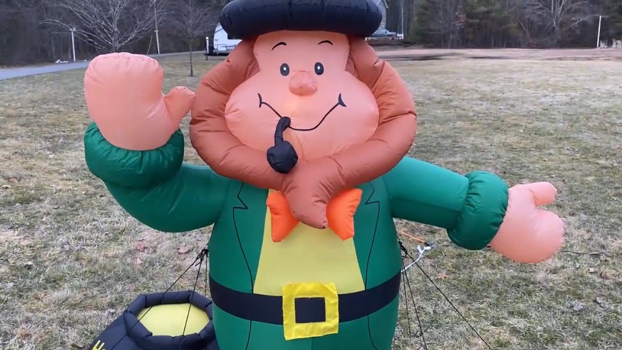 [REVIEW] Classic Gemmy 2006 Leprechaun with Pot of Gold Inflatable