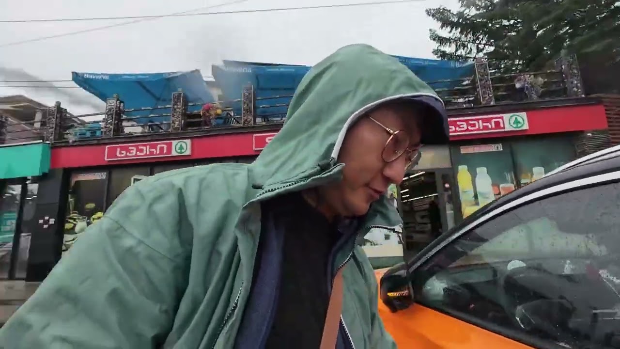 偶遇德國小夥，聊聊寶馬薪資路上偶遇一德國老弟，機械碩士，分享在寶馬上班的體驗，大家覺得怎麼樣？#youtobe #travel #旅行 #chinesefood #fyp 
